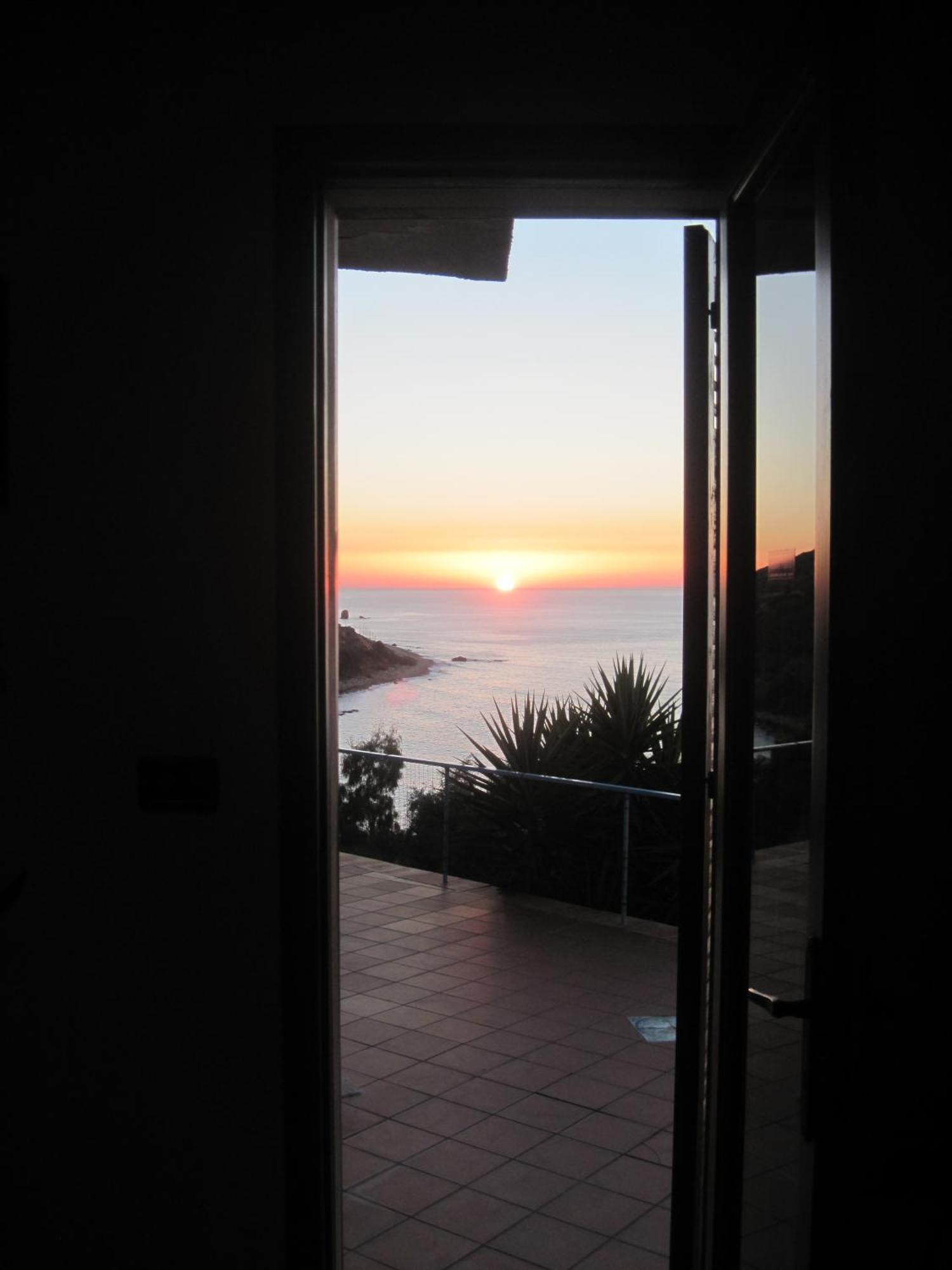Camere & Case Vacanze Lo Scoglio 카스텔디투사 객실 사진