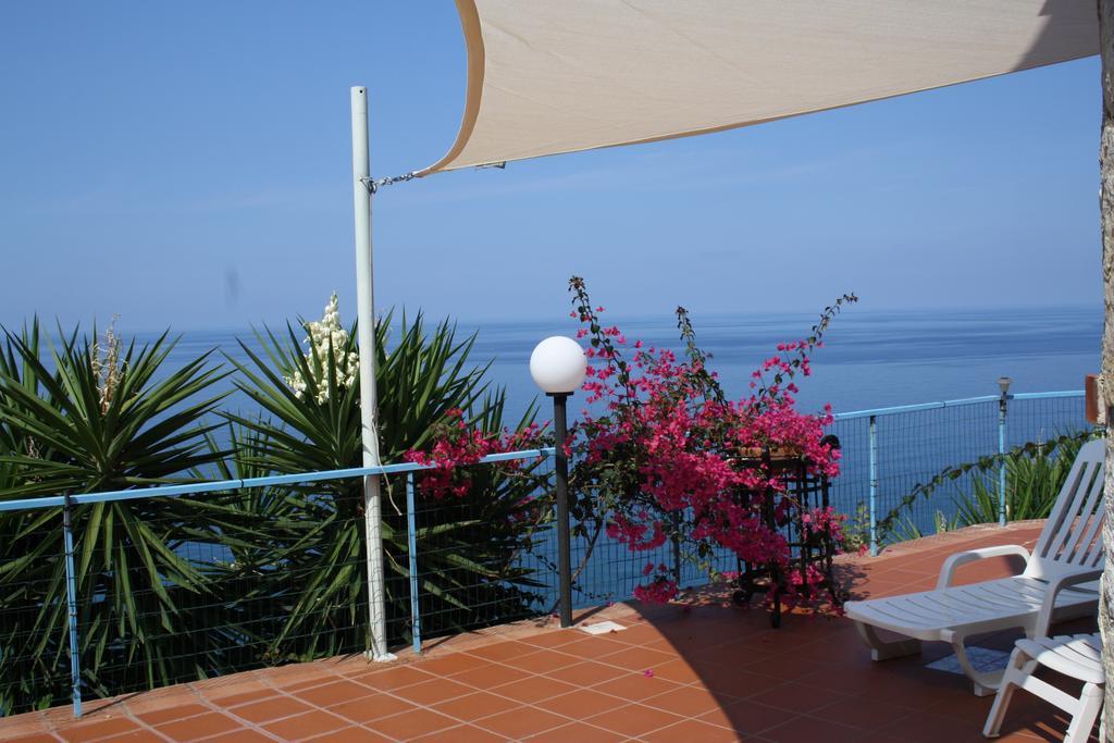 Camere & Case Vacanze Lo Scoglio 카스텔디투사 외부 사진
