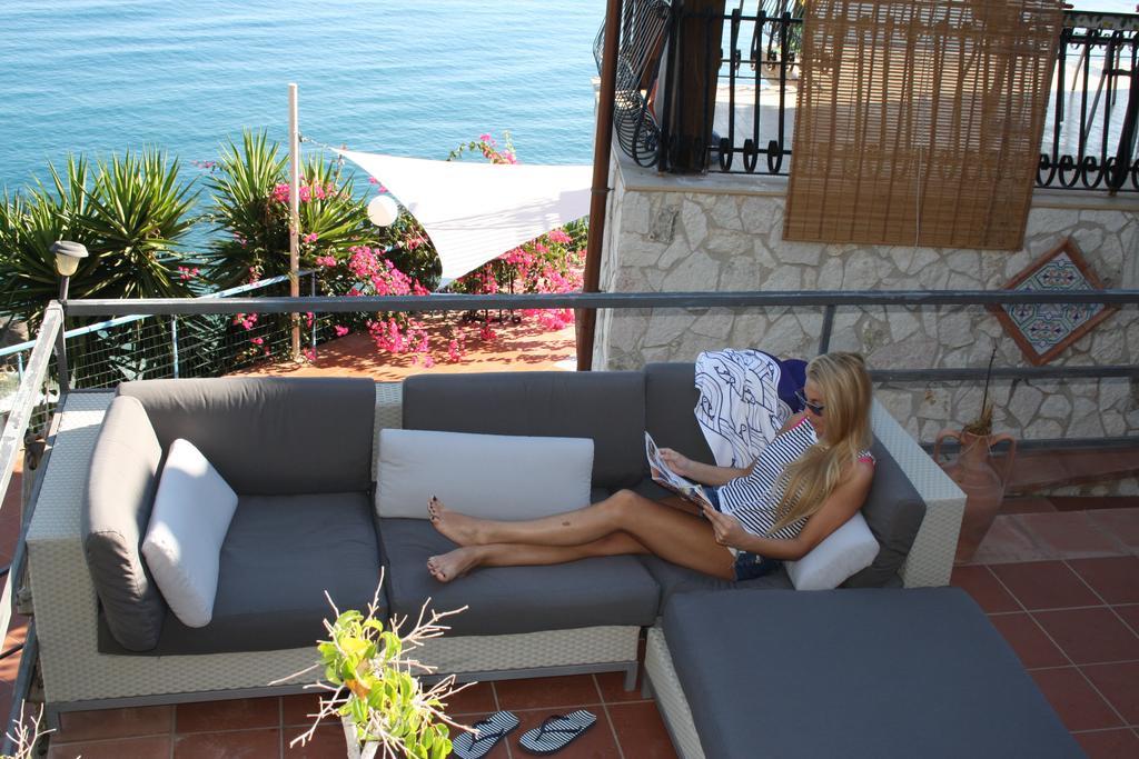 Camere & Case Vacanze Lo Scoglio 카스텔디투사 외부 사진