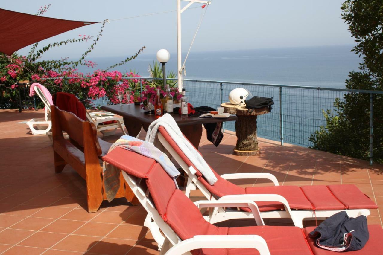Camere & Case Vacanze Lo Scoglio 카스텔디투사 외부 사진