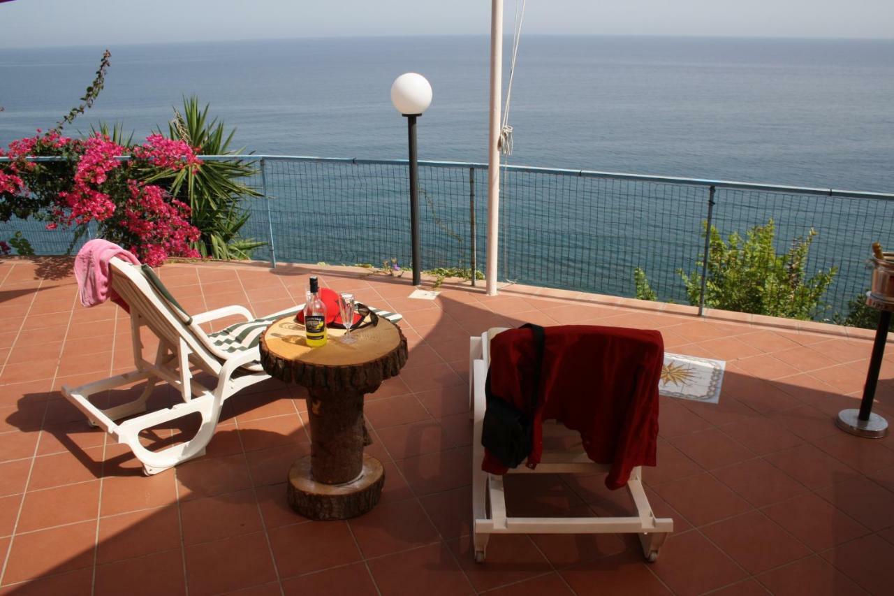 Camere & Case Vacanze Lo Scoglio 카스텔디투사 외부 사진